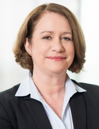 Ulrike Brouzi In Den Dz Bank Vorstand Berufen Verlagsgruppe Knapp Richardi Verlag Fur Absatzwirtschaft